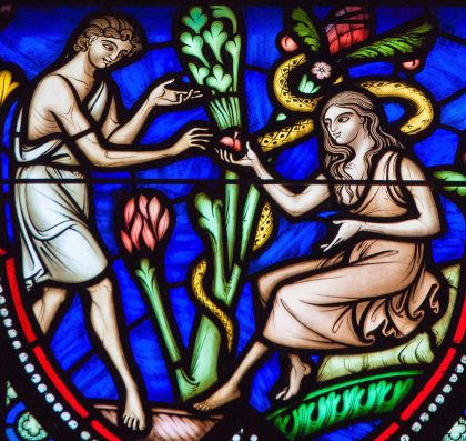 Vitrail de la cathédrale de Bruxelles, sur lequel on aperçoit Adam et Ève, la pomme et le serpent.